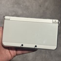 FS : modded Off white new nintendo 3ds w/ 128gb loaded with games