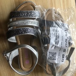 BRAND NEW KIDS SANDAL: SIZE 1✨🩴