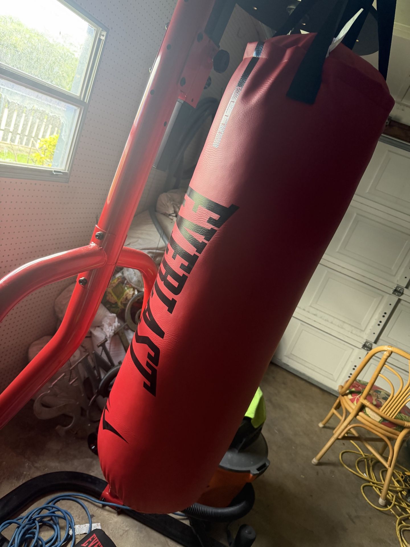 Elite everlast punching bag setup
