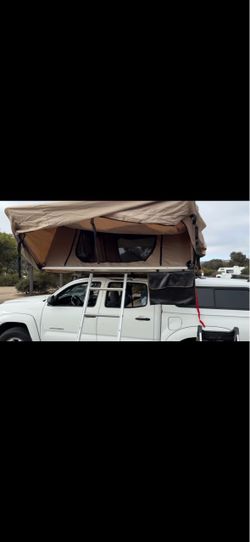 3-person Smittybilt rooftop tent.