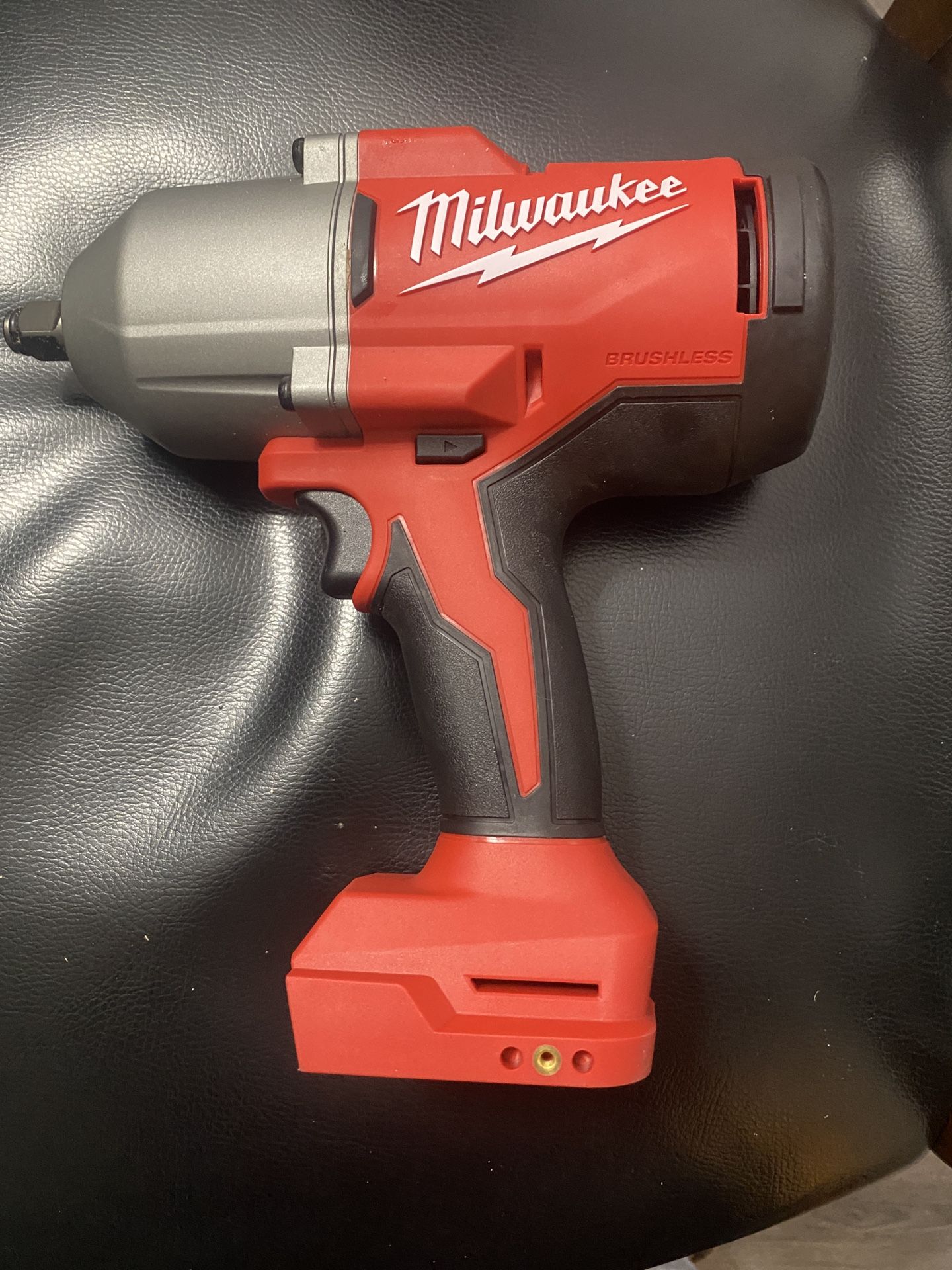 MILWAUKEE M18 18V LITHIUM-ION BRUSHLESS 1/2 INCH . 1/2 IN HIGH TORQUE IMPACT WRENCH WITH FRICTION RING NEW VERSION ITS NEW TOOL ONLU $220 FIR