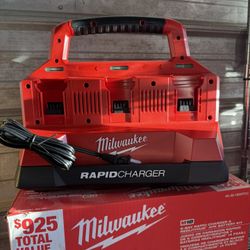 Milwaukee M18 PACKOUT 6 port rapid charger (Charger only)