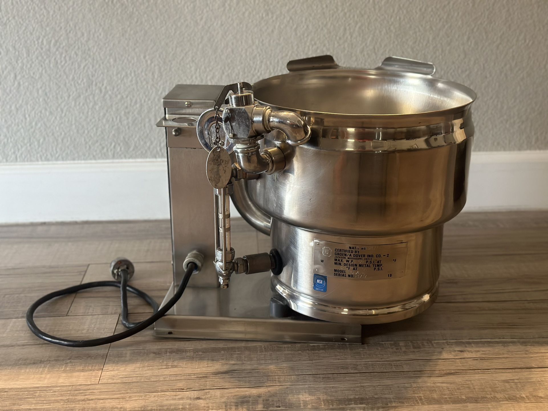 Groen Manual Tilt Steam Kettle 