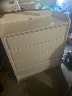 Free White chest drawers