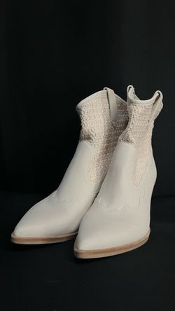 Dolce Vita White Western Ankle Boots with Crochet Detail US 8W