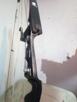 Vintage 1971  BEAR  c rossbow