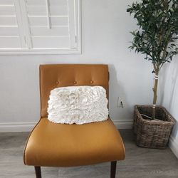 BRAND NEW accent Chair 