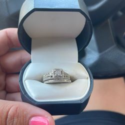 Size 8 And A Half Wedding Ring $300