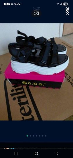 Size 8 womens local pick up in NE Philly its still available no message replies after 8pm