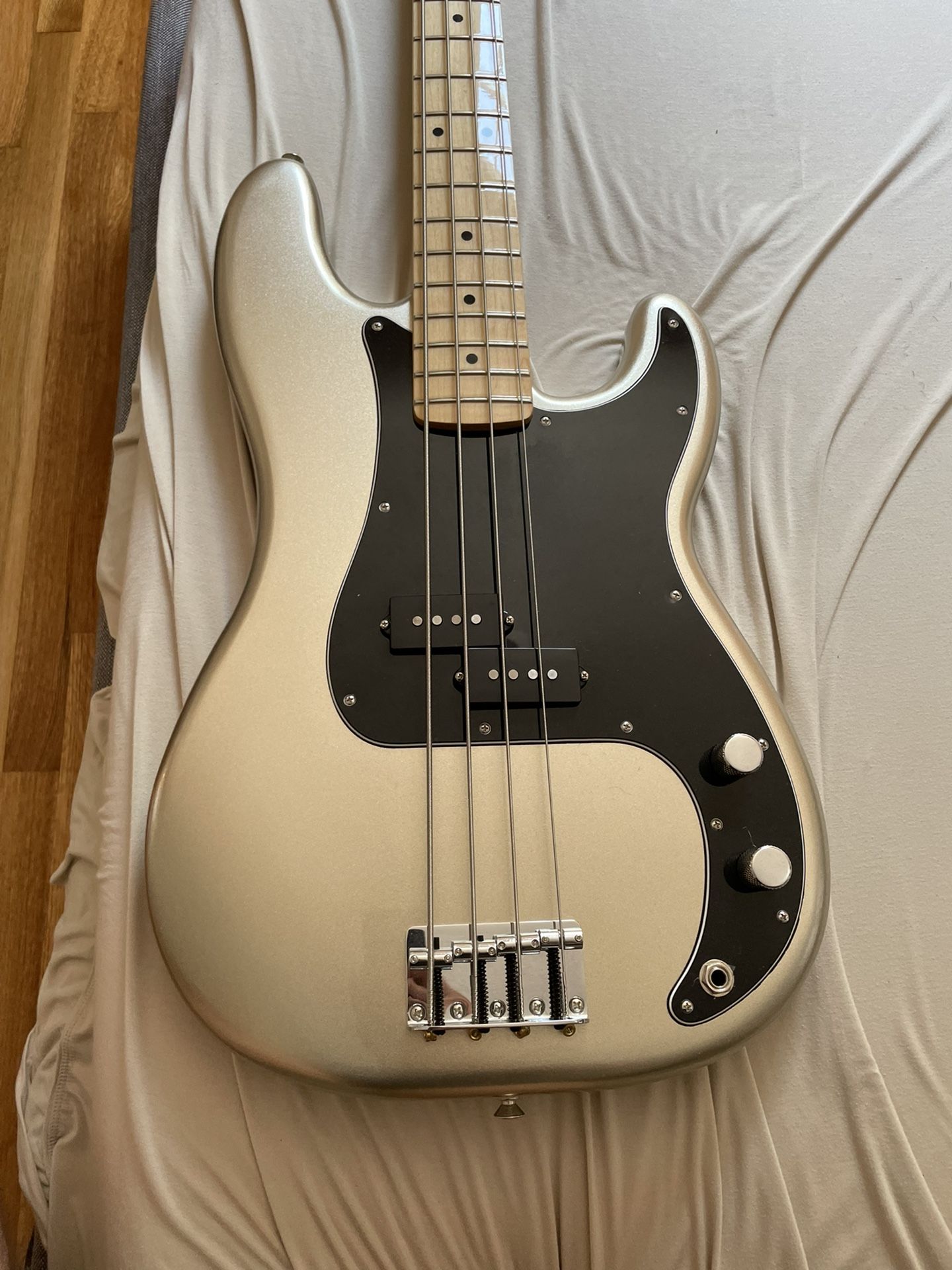 Fender Precision Bass  “P-Bass” Great Condition