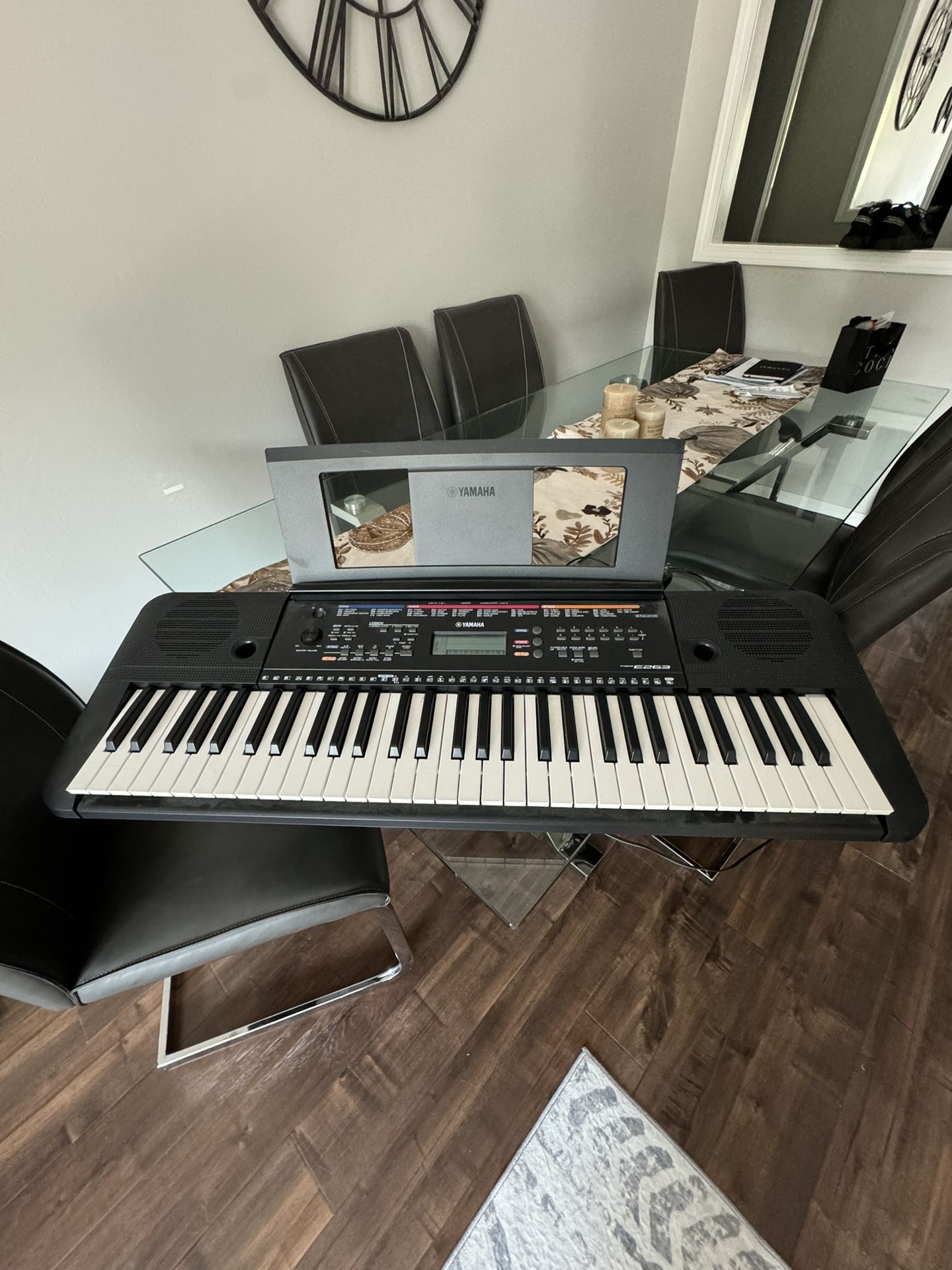 Yamaha PSR-E263 KIT, 61 Key Portable Keyboard