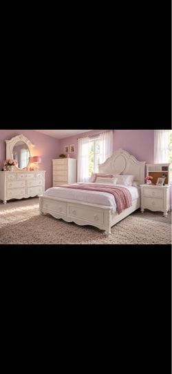 Beautiful White Full Bedroom Set – 5 Piece Matching Set