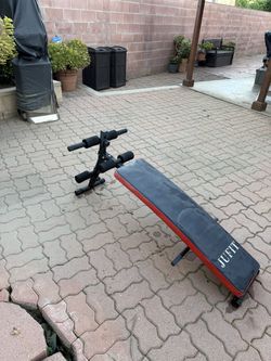 Abdominal bench with adjustable height