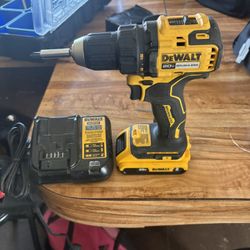 Dewalt Drill With Battering And Charger And Great Condition. I Also Have A Bag.