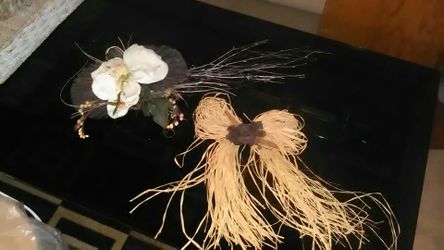 (2) Wall Decor items!