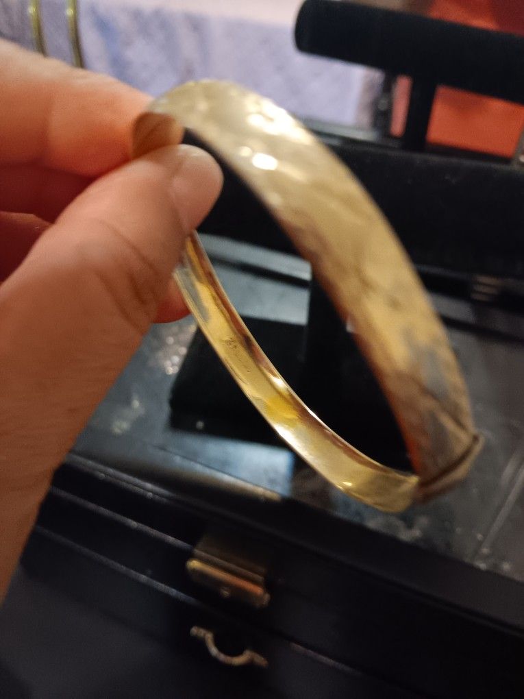 14k Gold Con Acavado De Estrellas 10.5g