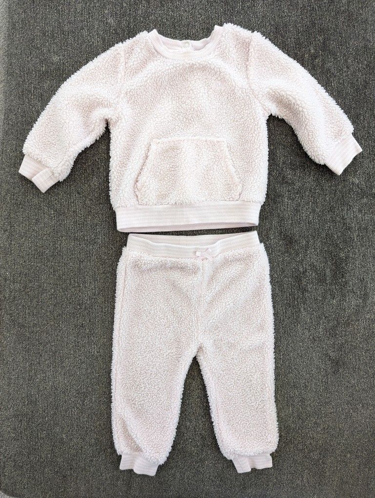 Calvin Klein 2 Piece Baby Girl Fuzzy Sweatsuit Size 12 Months