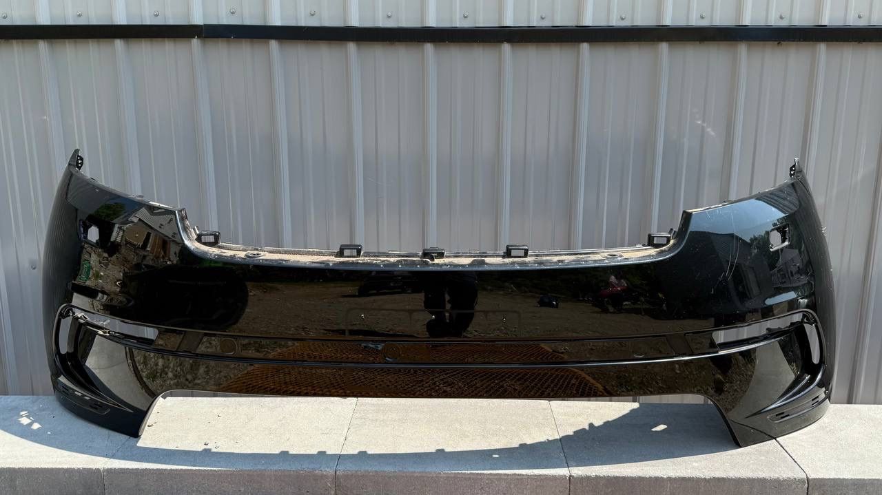 LAND ROVER RANGE ROVER VELAR FRONT BUMPER BLACK ORIGINAL SMALL CRACK ON A DRIVER SIDE