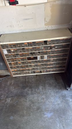 Tool cabinet