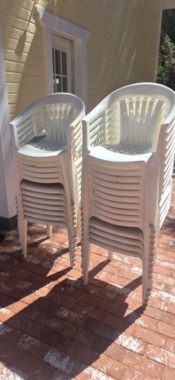 Plastic white stacking chairs.
