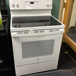 GE Smooth Top Range White 