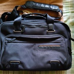 Tumi T-Tech T-Pass Expandable Laptop Briefcase Messenger Bag 565160 - 16" x 12"