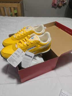 Classic Reebok Yellow womens size 8