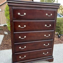 Solid Wood 6 Drawer Dresser Chest of Drawers Furniture Great Condition