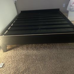 Queen bedframe 150