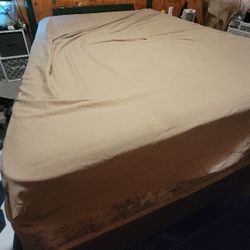 Queen Canapoy Frame And Matterss 