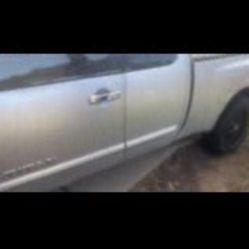 Clean Title Nissan Titan 05 