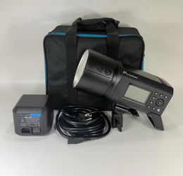 Flashpoint XPLOR 600 Pro Non-TTL Strobe Flash Light with AC Adapter Unit in Case