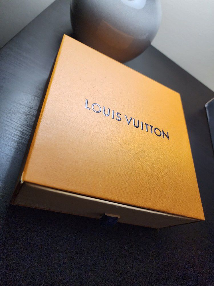 Louis Vuitton Monogram Reversible Belt BLUE for Sale in Hialeah