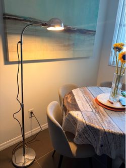 Modern adjustable floor lamp in good working condition.
