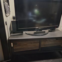 Entertainment center Free