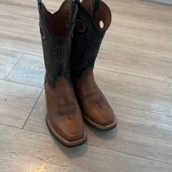 Selling Boots Very Lightly Worn 