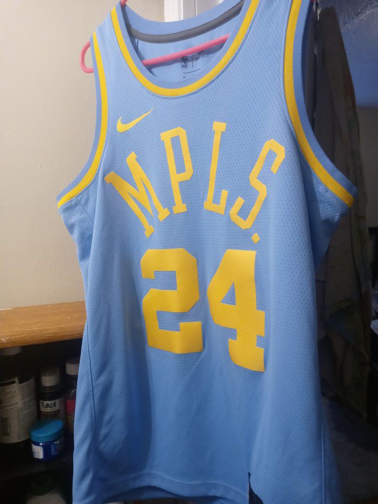 Kobe bryant hollywood nights jersey size xl for Sale in Lemoore, CA -  OfferUp