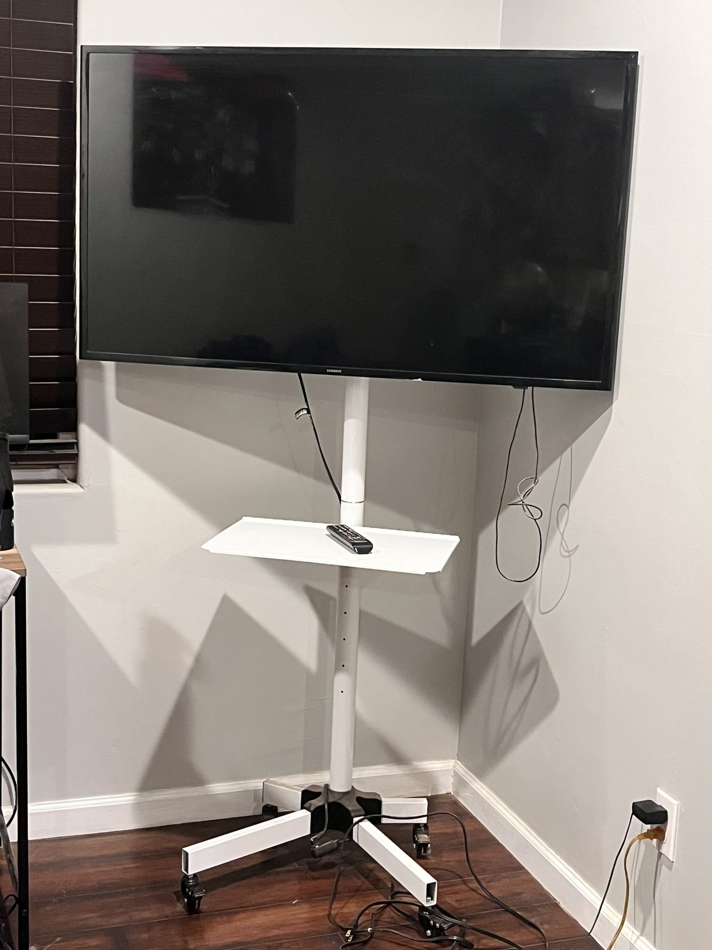 Samsung 48" TV With Rolling Stand