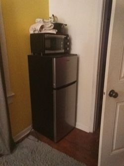 4.5 Cubic Small Fridge W/Freezer $200 Obo