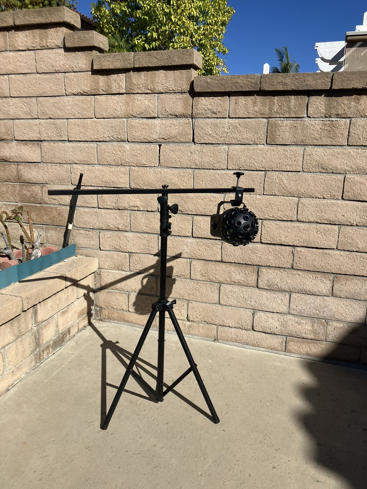 DJ Light Stand Black With Adjustment Height Up To 6.5 Feet 