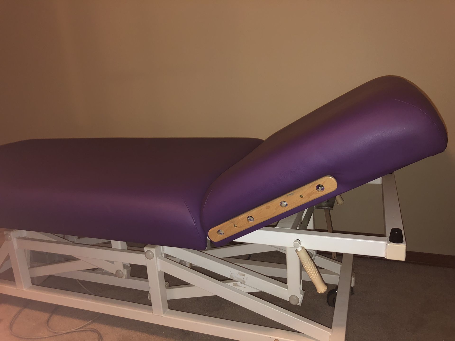 Hydraulic Massage Table for Sale in Bonney Lake, WA OfferUp
