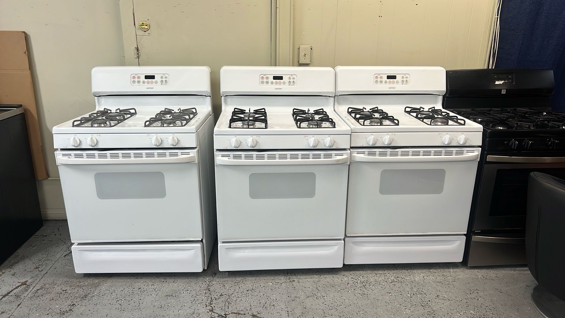 Hot Point 30”Wide Gas Range Stove In White