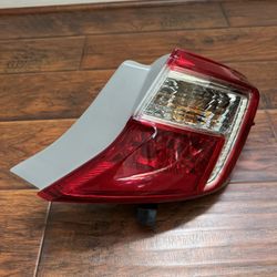2012-2014 Toyota Camry Tail Light Right Side 