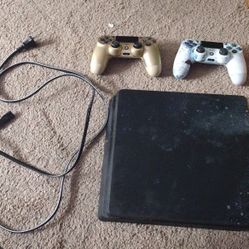 PS4 Slim and controllers