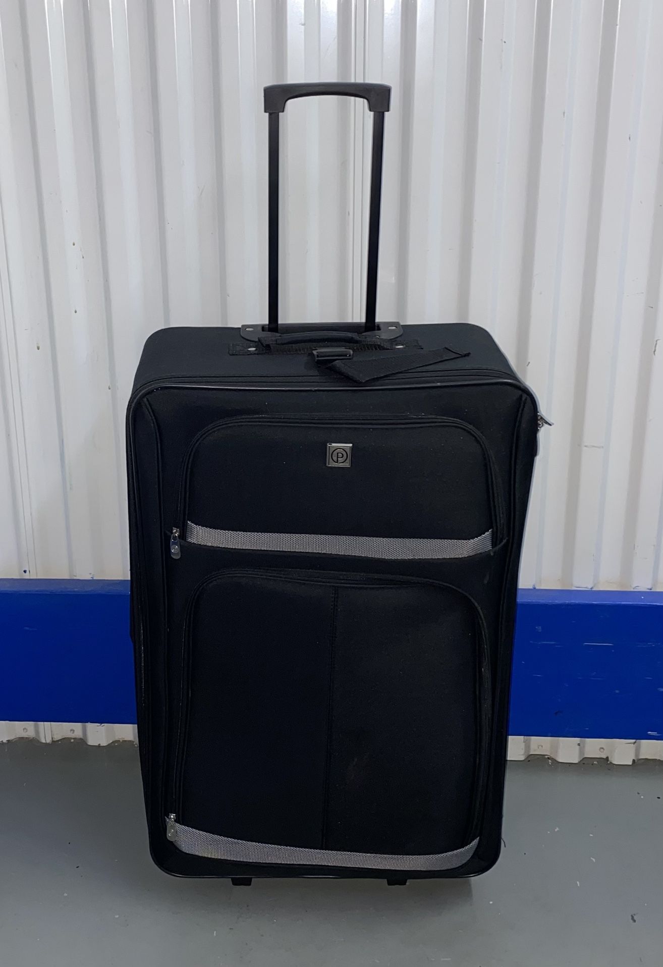 Large Luggage Suitcases $25 Each ~ Maletas $25 Cada Una