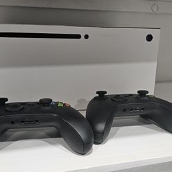 Xbox Series X 2 Controllers With White Graphics Rap