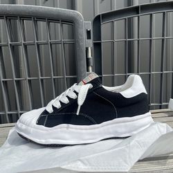 Black and white mmy Blakey sneakers