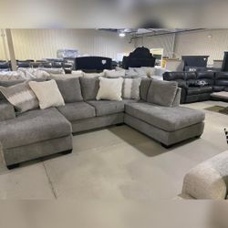 CRESWELL LINEN SECTIONAL RAF WITH CHAISE SECTIONAL