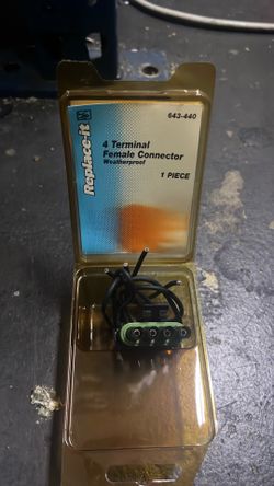 4 Terminal Femsle Connector