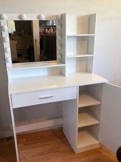 Vanity desk